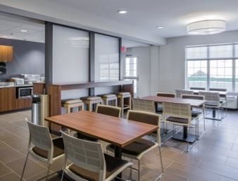 Microtel Inn & Suites By Wyndham Tioga Restaurant foto